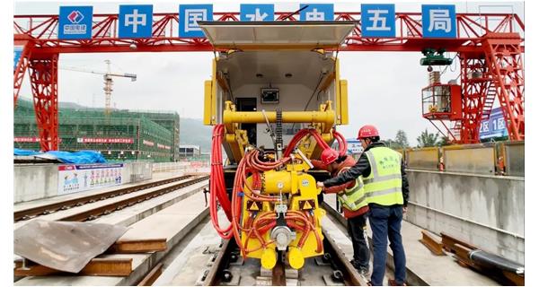 焊接故事| 成都地鐵18號(hào)線基建工程難度大，K922設(shè)備“保駕護(hù)航”